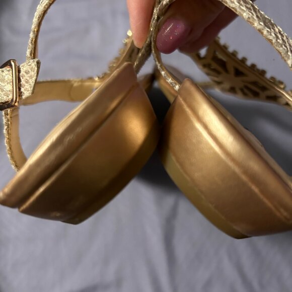 Alexa Marie T Strap Sparkle Champagne Gold Low Wedge Heels Size 11M - Picture 5 of 5